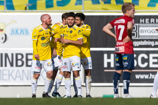 Falkenbergs Christoffer Carlsson jublar med lager
