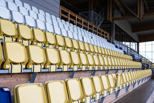 Tomma stolar på Falcon Alkoholfri Arena före