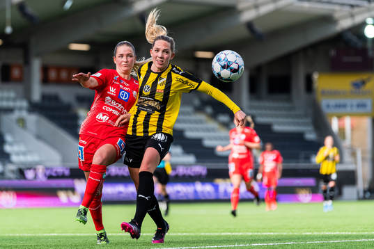 Linköpings Ronja Aronsson och Häckens Elin Rubensson i