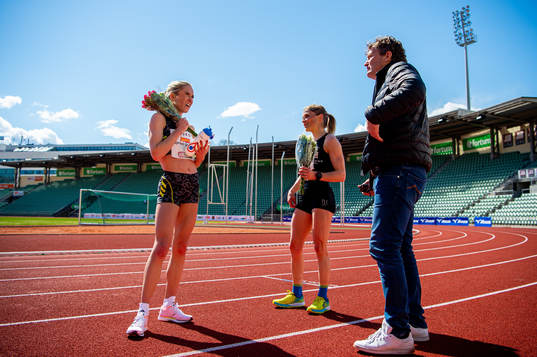 Karoline Bjerkeli Grøvdal, Therese Johaug and coach Knut