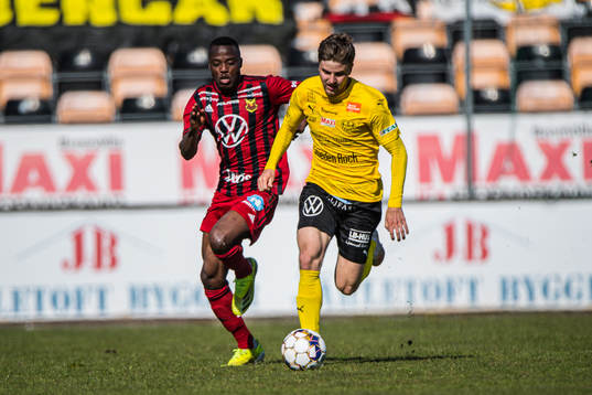 Mjällbys Joel Nilsson  och Östersunds Patrick Kpozo
