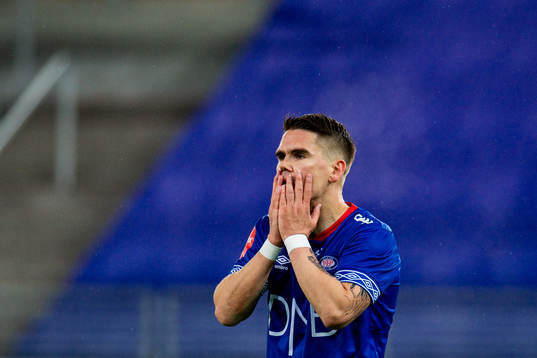 Vidar Örn Kjartansson of Vålerenga looks dejected