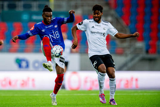 Sam Adekugbe of Vålerenga and Emil Ceide of Rosenborg