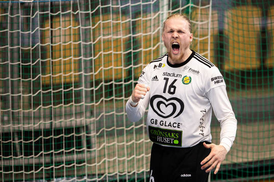 Sävehofs målvakt Bertram Obling jublar