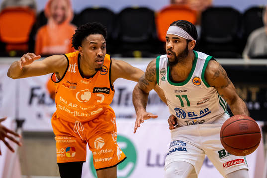 Södertäljes Trevin Parks och Norrköpings Kamau Stokes
