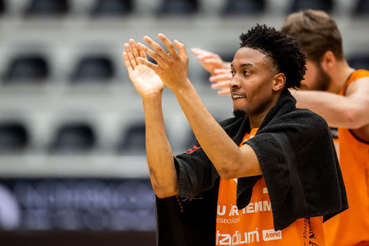 Norrköpings Kamau Stokes jublar