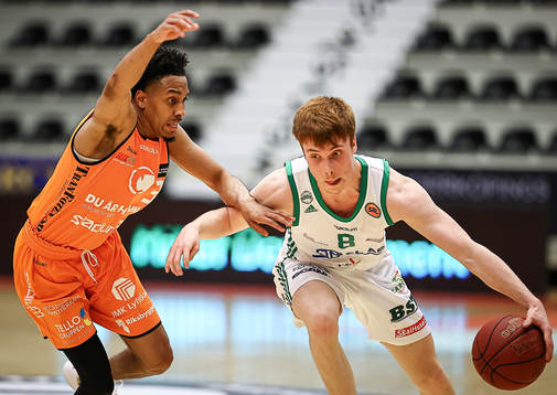 Norrköpings Kamau Stokes och Södertäljes William Kermoury