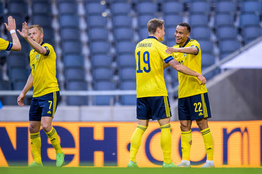 Robin Quaison celebrate together with Mattias Svanberg of