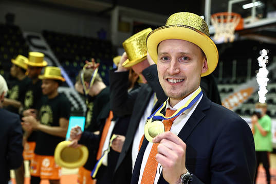 Norrköpings tränare Mikko Riipinen jublar