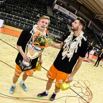 Norrköpings Felix Terins och Adam Ramstedt  jublar med