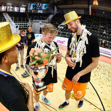 Norrköpings Felix Terins och Adam Ramstedt  jublar med