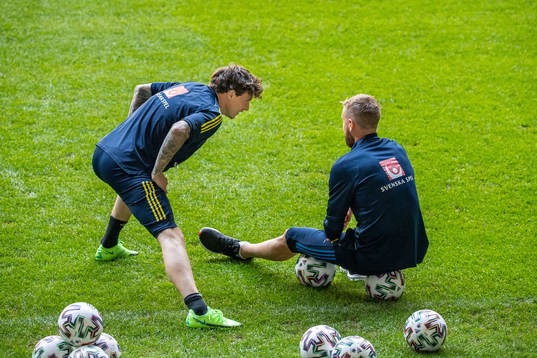 Victor Nilsson Lindelöf and Pontus Jansson of the Swedish