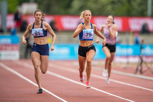 Emma Jansson, KFUM Örebro, och Julia Henriksson, IFK