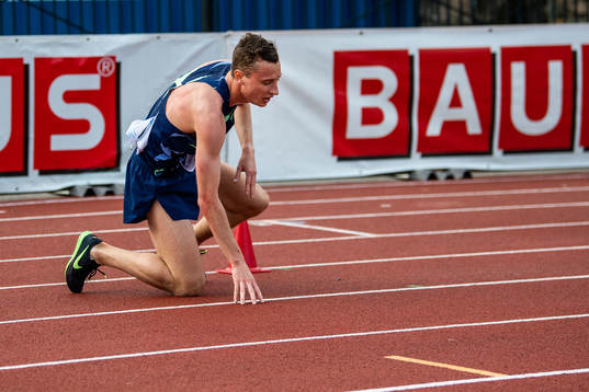 Kalle Berglund, Spårvägens FK, bryter herrarnas 5000 meter