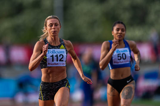 Lisa Lilja, Ullevi FK, och Irene Ekelund, Spårvägens FK