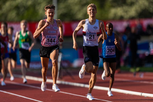 Samuel Pihlström, Hälle IF, Gustav Berlin, Hässelby SK,