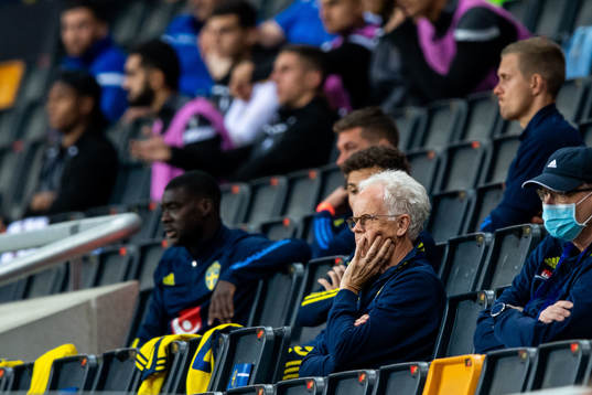Team doctor Anders Valentin of Sweden
