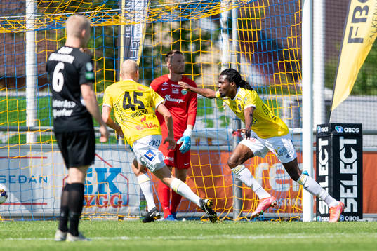Falkenbergs Kwame Kizito jublar