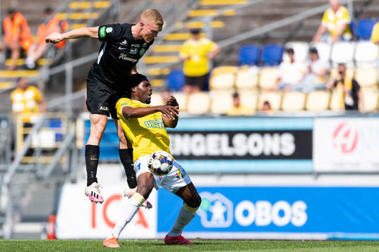Västerås David Engström och Falkenbergs Kwame Kizito