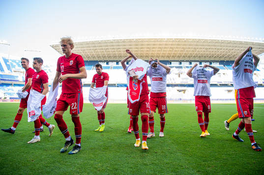 Morten Thorsby and the players of Norway