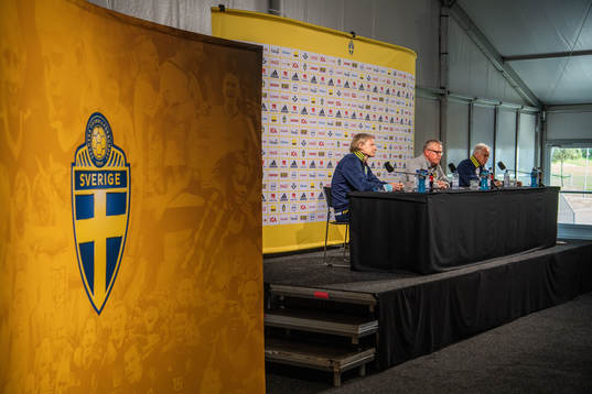 Team manager Stefan Pettersson, Janne Andersson, head coach