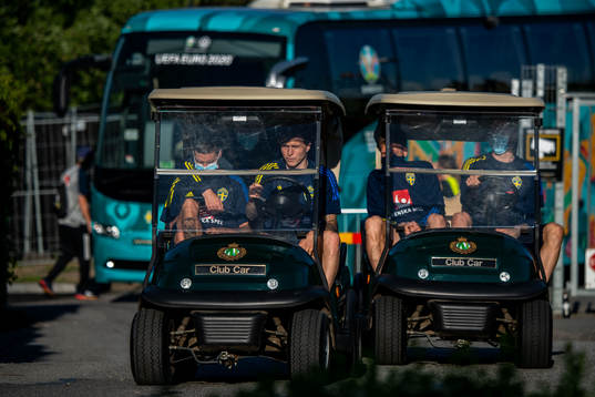 Mikael Lustig and Viktor Nilsson Lindelöf of the Swedish