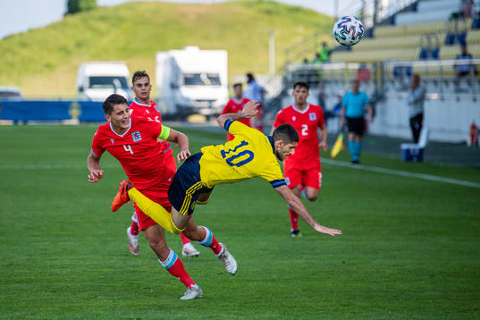 Seid Korac of Luxembourg and Rami Hajal of Sweden
