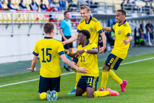 Emil Holm celebrates with Anthony Elanga, Benjamin Nygren