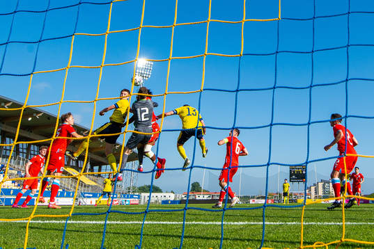Emil Holm of Sweden scores 4-0 when competing with