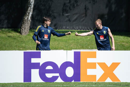 Victor Nilsson Lindelöf and Emil Krafth of the Swedish