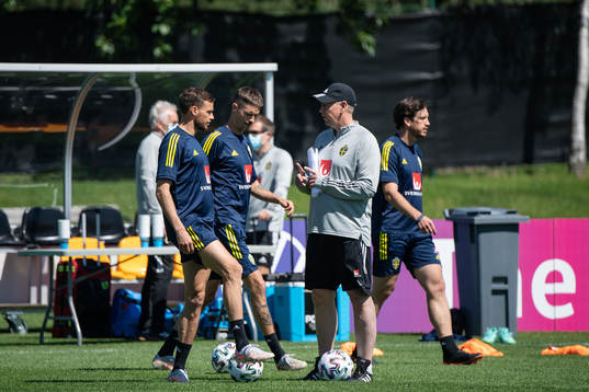 Marcus Berg, Mikael Lustig, assistant coach Peter