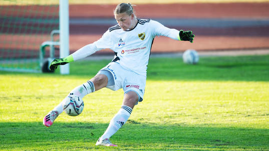 IFK Hässleholms Carl Lundahl Persson i matchen i division