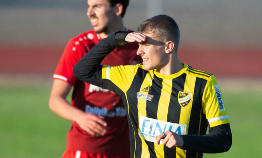 IFK Hässleholms Elliot Nilsson i matchen i division 2