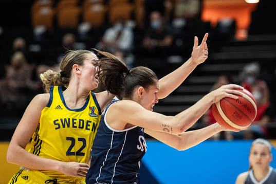 Emma Johansson of Sweden and Veronika Remenarova of Slovakia