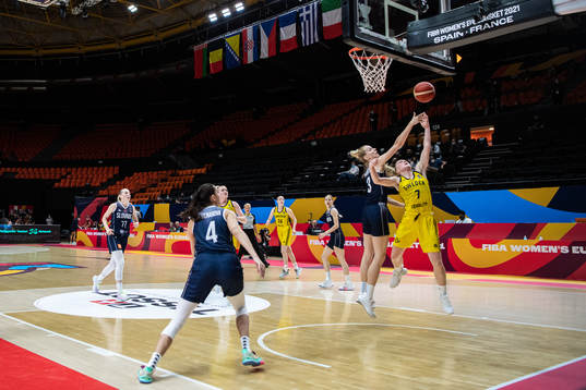 Ivana Jakubcova of Slovakia and Klara Lundquist of Sweden