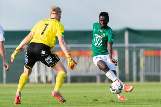 GAIS målvakt Mathias Karlsson och Jönköpings Eric Johana