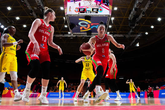 Kalis Loyd of Sweden and Tatsiana Likhtarovich of Belarus