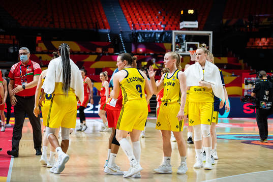 Players of Sweden looks dejected