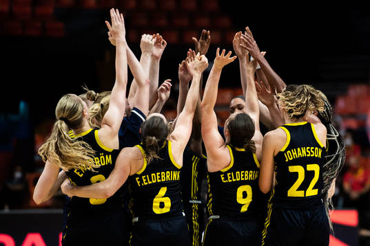 Players of Sweden celebrates