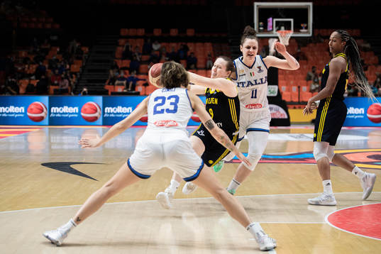 Elin Eldebrink and Kalis Loyd of Sweden against Sabrina