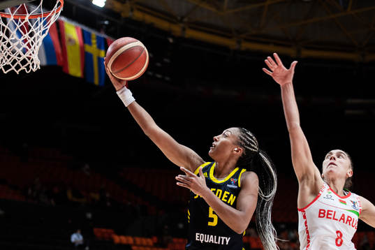 Kalis Loyd of Sweden and Tatsiana Likhtarovich of Belarus