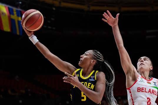 Kalis Loyd of Sweden and Tatsiana Likhtarovich of Belarus