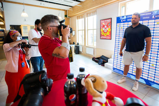 Daniel Ståhl is being photographed