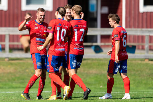 Tvååkers Adam Lindgren jublar