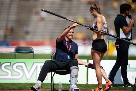 Gustaf Hultgren and Michaela Meijer of Sweden hugs