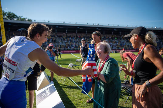 Armand Duplantis of Sweden gets a Dalahäst in the colors