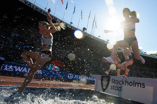 Leah Falland of USA and Genevieve Gregson of Australia
