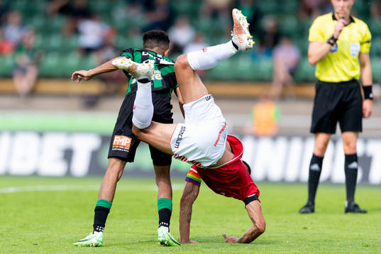Varbergs Tashreeq Matthews och Kalmars Romario Pereira
