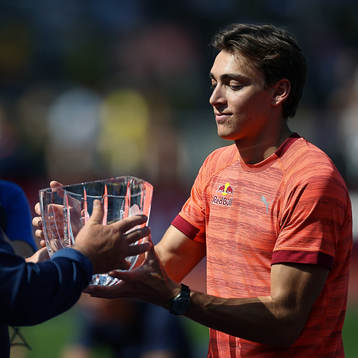 Armand Duplantis of Sweden with the Award Jerring-priset
