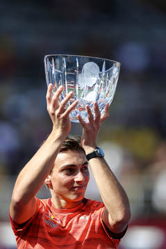 Armand Duplantis of Sweden with the Award Jerring-priset